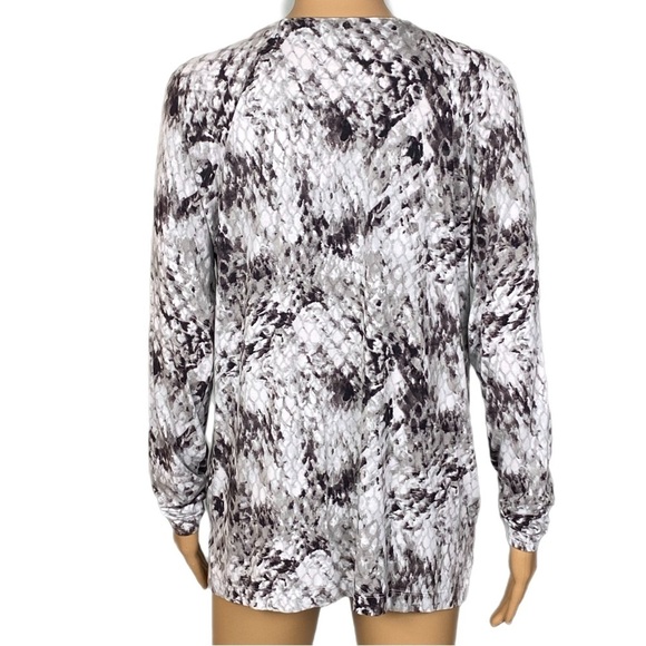 CALVIN KLEIN JEANS white and grey, snakeskin design, jersey t-shirt. Medium. EUC - Picture 8 of 14